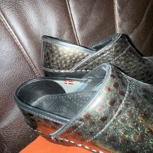 NWOT SANITAS SIZE 37 GREY LEOPARD PROFESSIONAL CLOGS - Picture 2 of 9